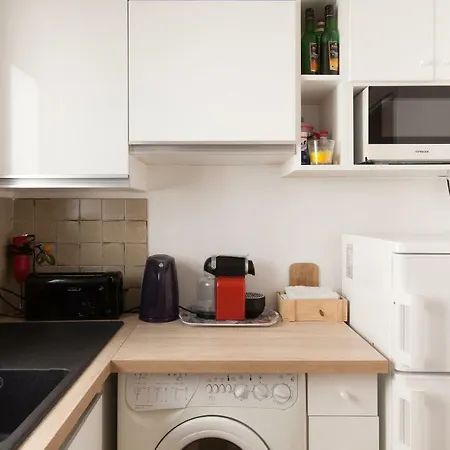 Alexandra Apartment *